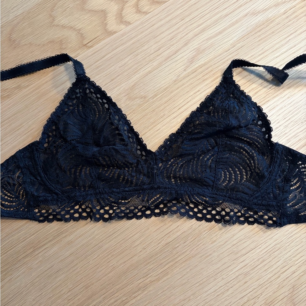 ✨ Set of 4 Blush Bralettes – Size M ✨
